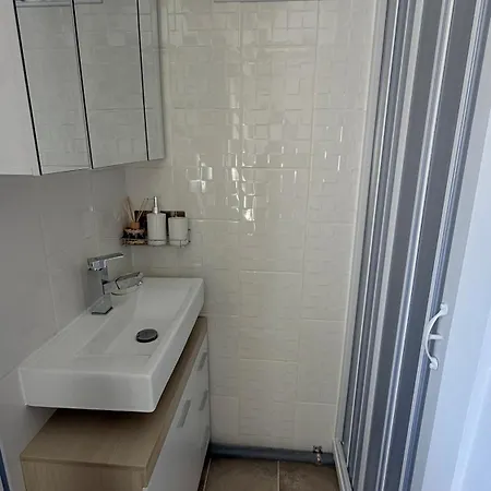Habitación en casa particular La Doree, Privee Dans 1 Independant Billere
